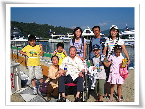 和外公外婆一起員工旅遊