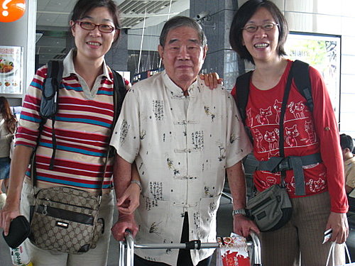 和外公外婆一起員工旅遊