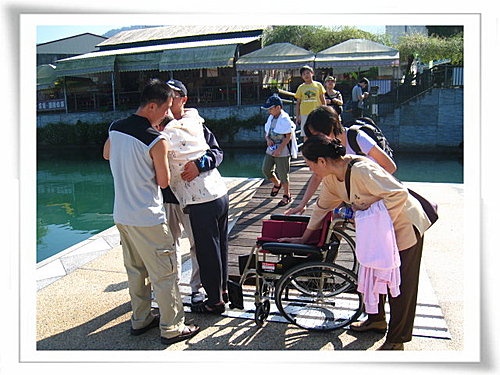 和外公外婆一起員工旅遊