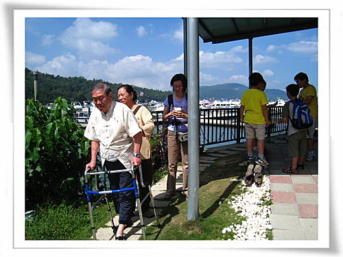 和外公外婆一起員工旅遊