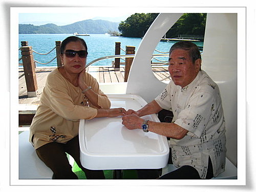 和外公外婆一起員工旅遊